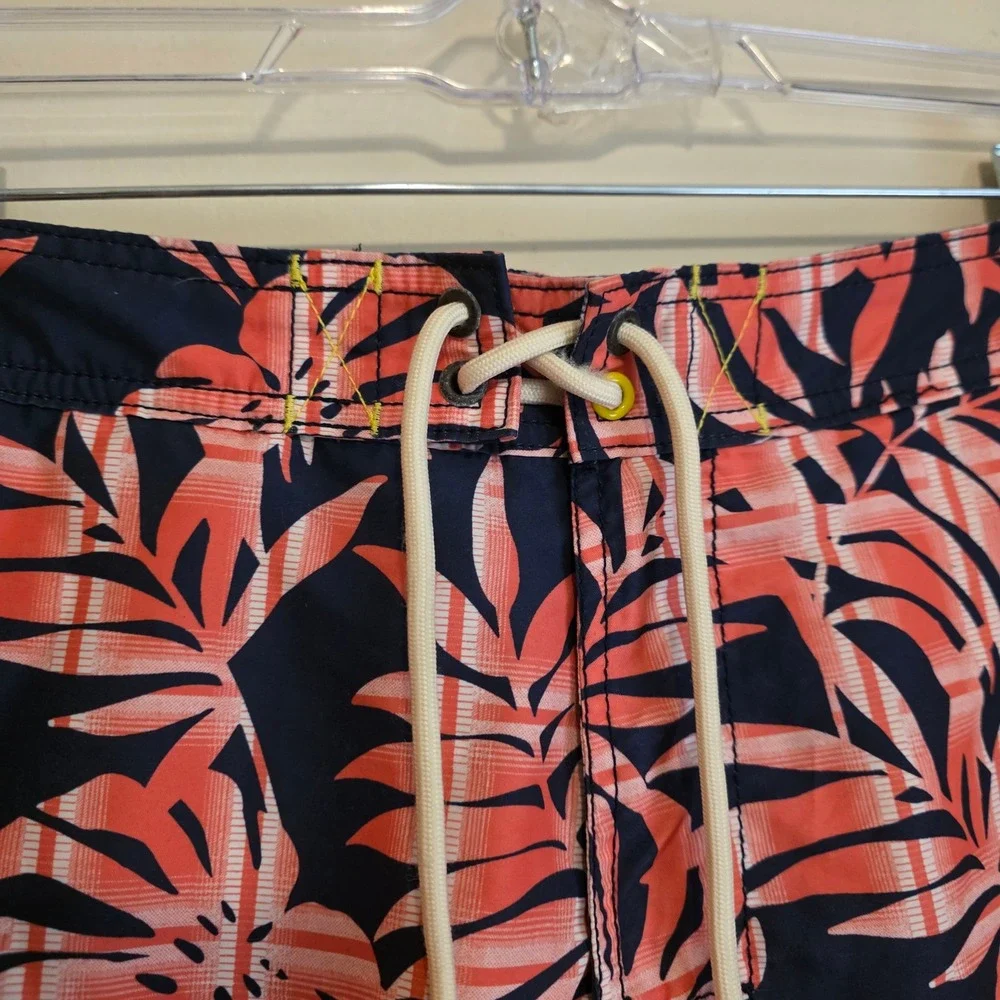 Tommy Bahama Mens Swim Trunks Size Medium Blue Coral Tropical Palm Leaf Cargo